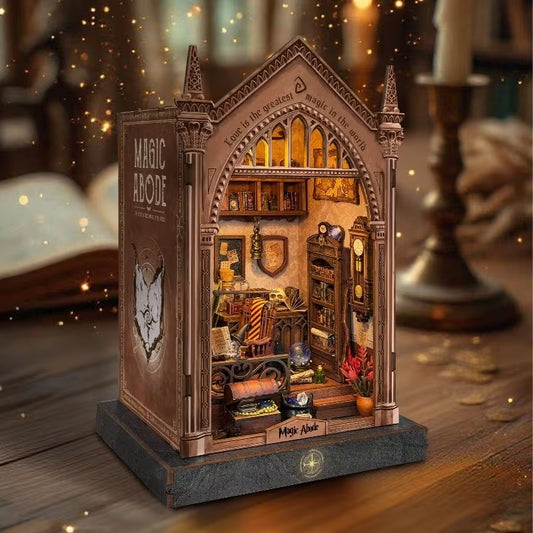 Magic Abode Book Nook – LED Işıklı Sihirli Çalışma Odası Minyatür Kitaplık DIY Ahşap Maket Kiti