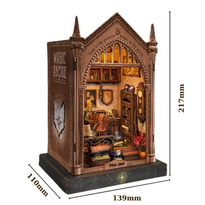 Magic Abode Book Nook – LED Işıklı Sihirli Çalışma Odası Minyatür Kitaplık DIY Ahşap Maket Kiti